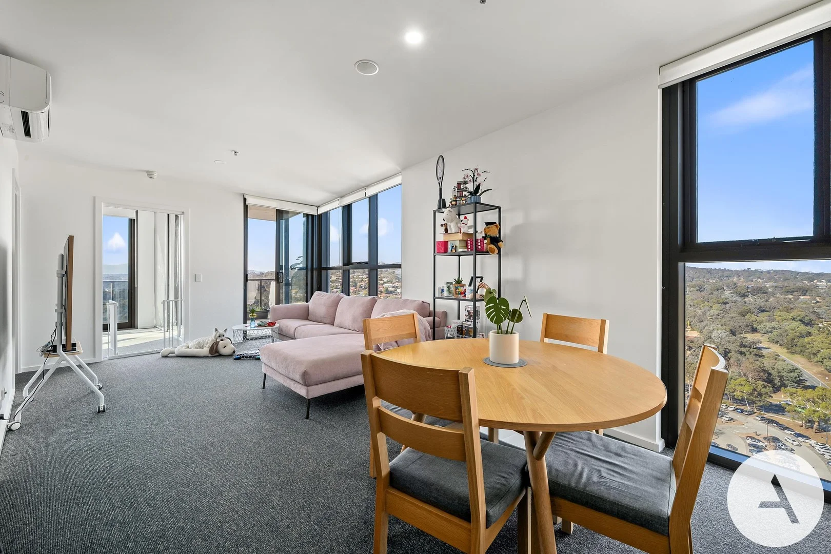2116/120 Eastern Valley Way (1/1)