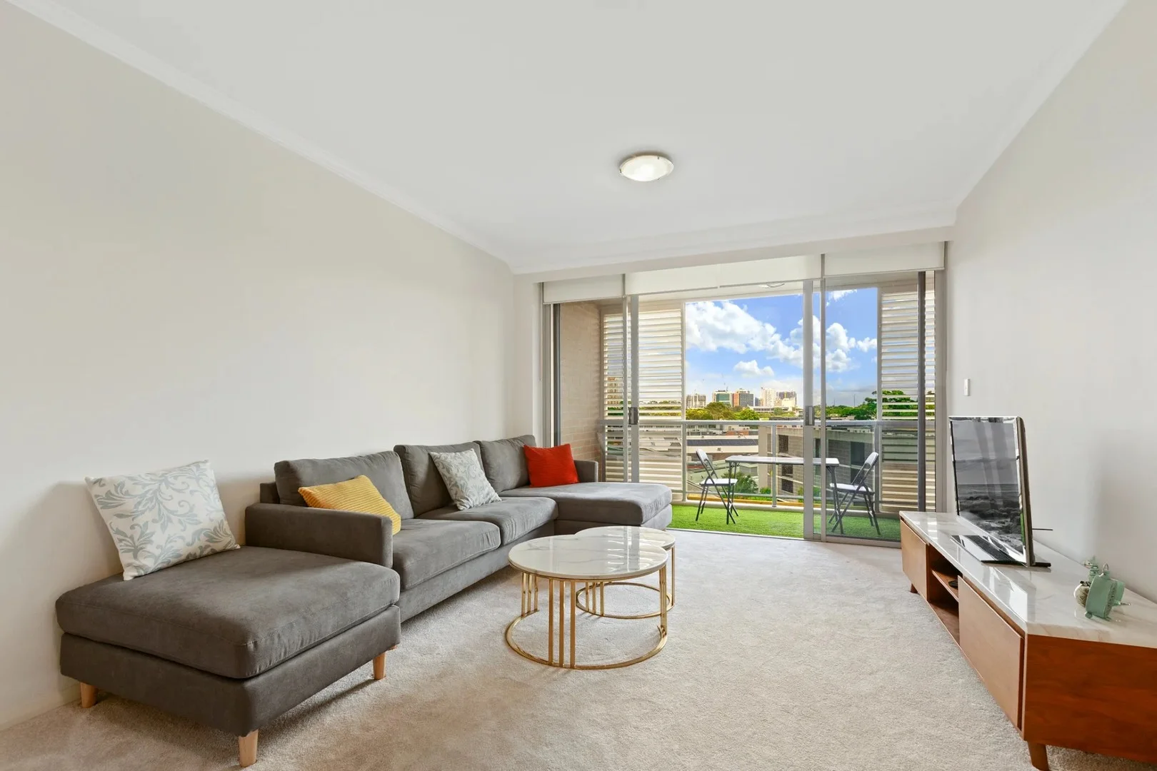 215/806 Bourke Street (1/9)