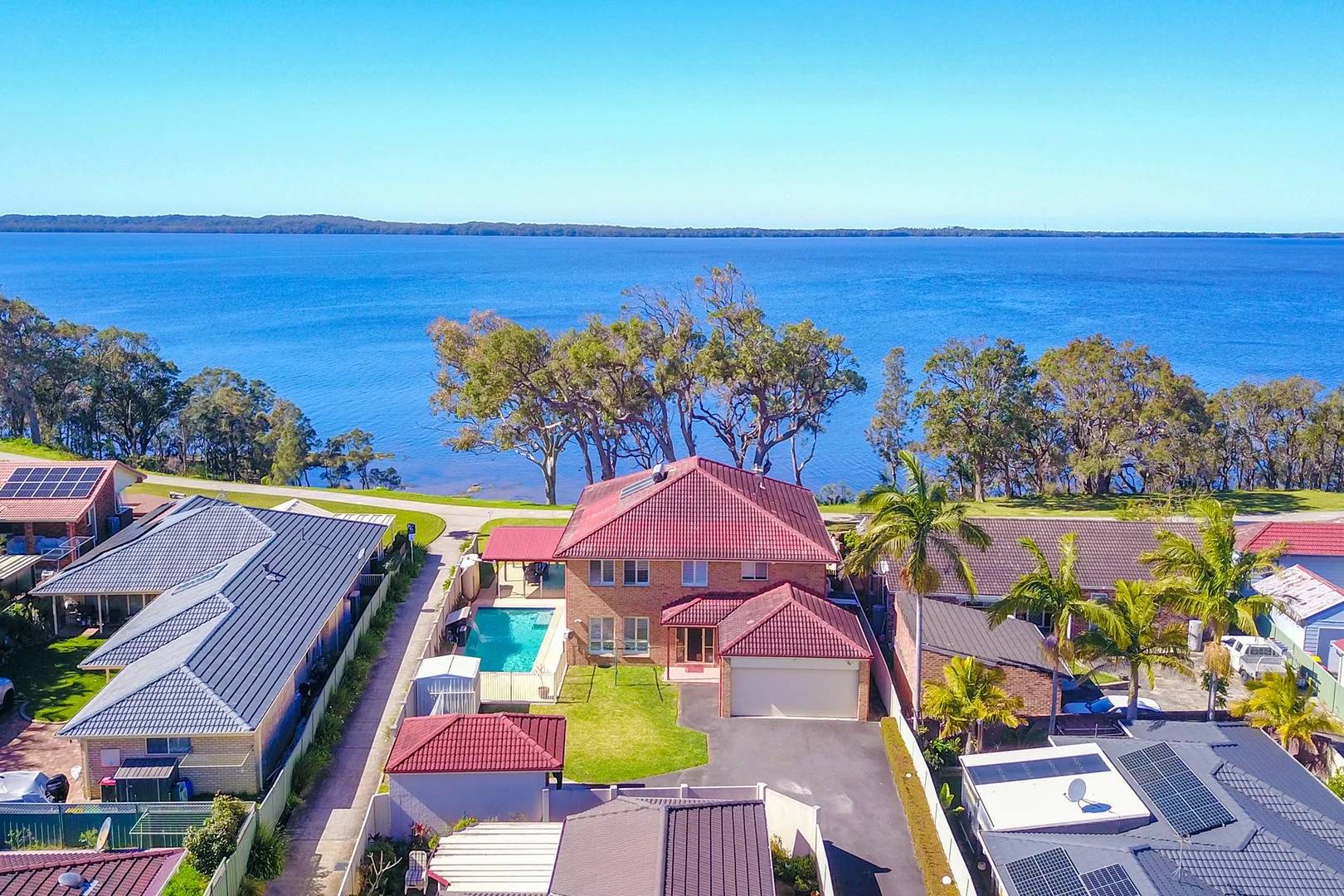 218 Tuggerawong Road (1/1)