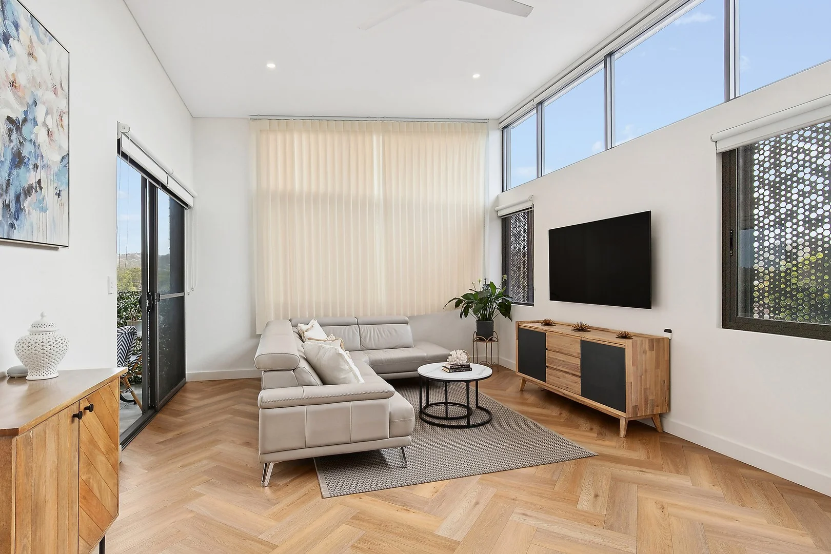 219/180 South Creek Road (1/14)