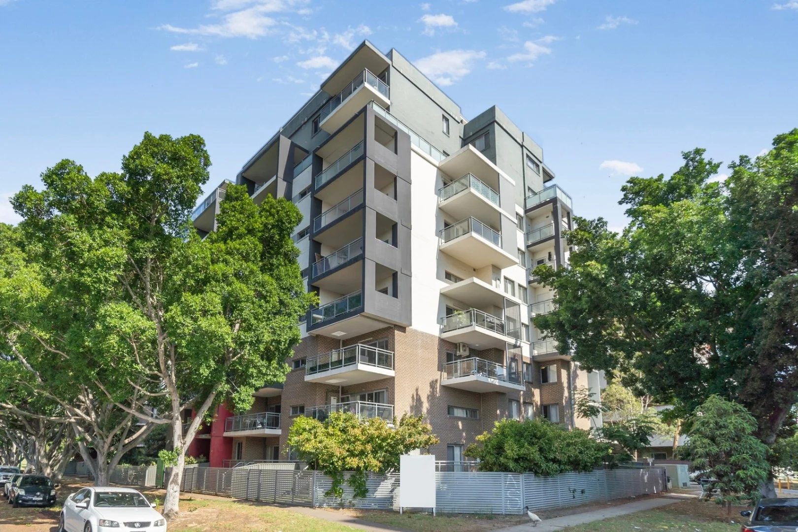 22/24 Lachlan Street (1/9)