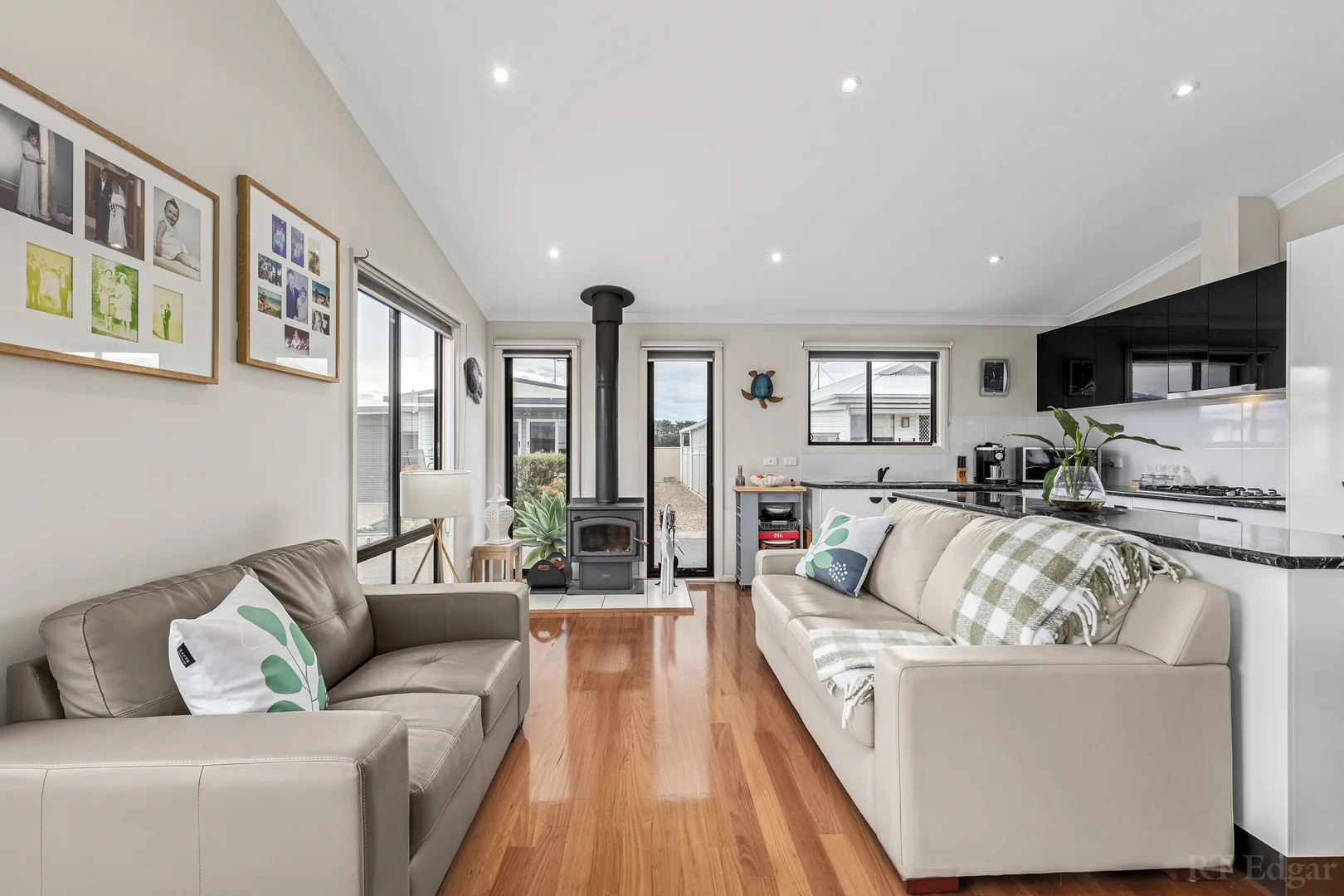 22/300 Clifton Avenue - Image 2