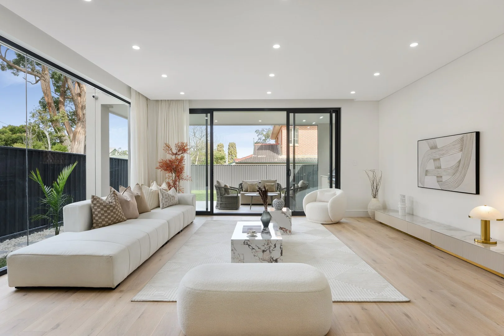 22 Kareela Road (1/16)
