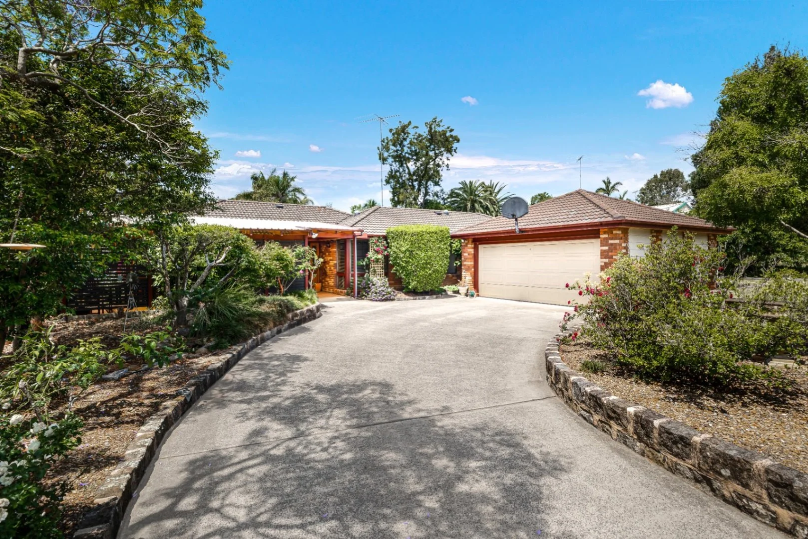 22 Lackenwood Crescent (1/25)