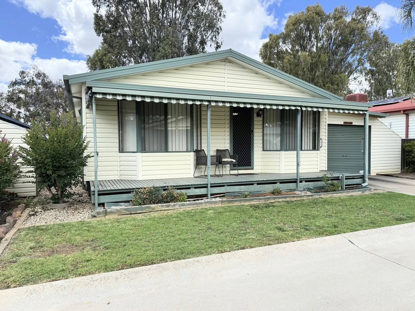 22 Lakeside Drive (1/18)