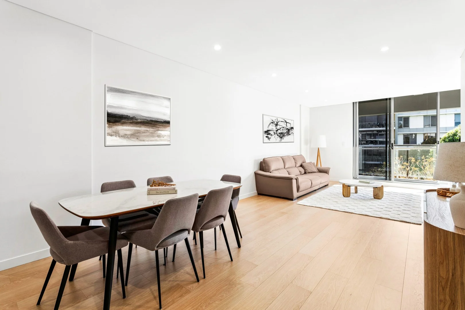 220/4 Seven Street (1/7)