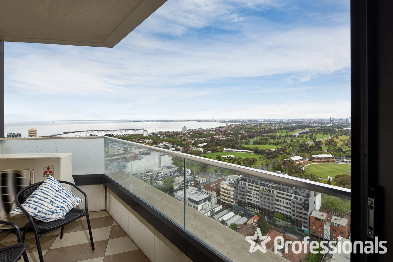 2211/3-5 St Kilda Road (1/19)