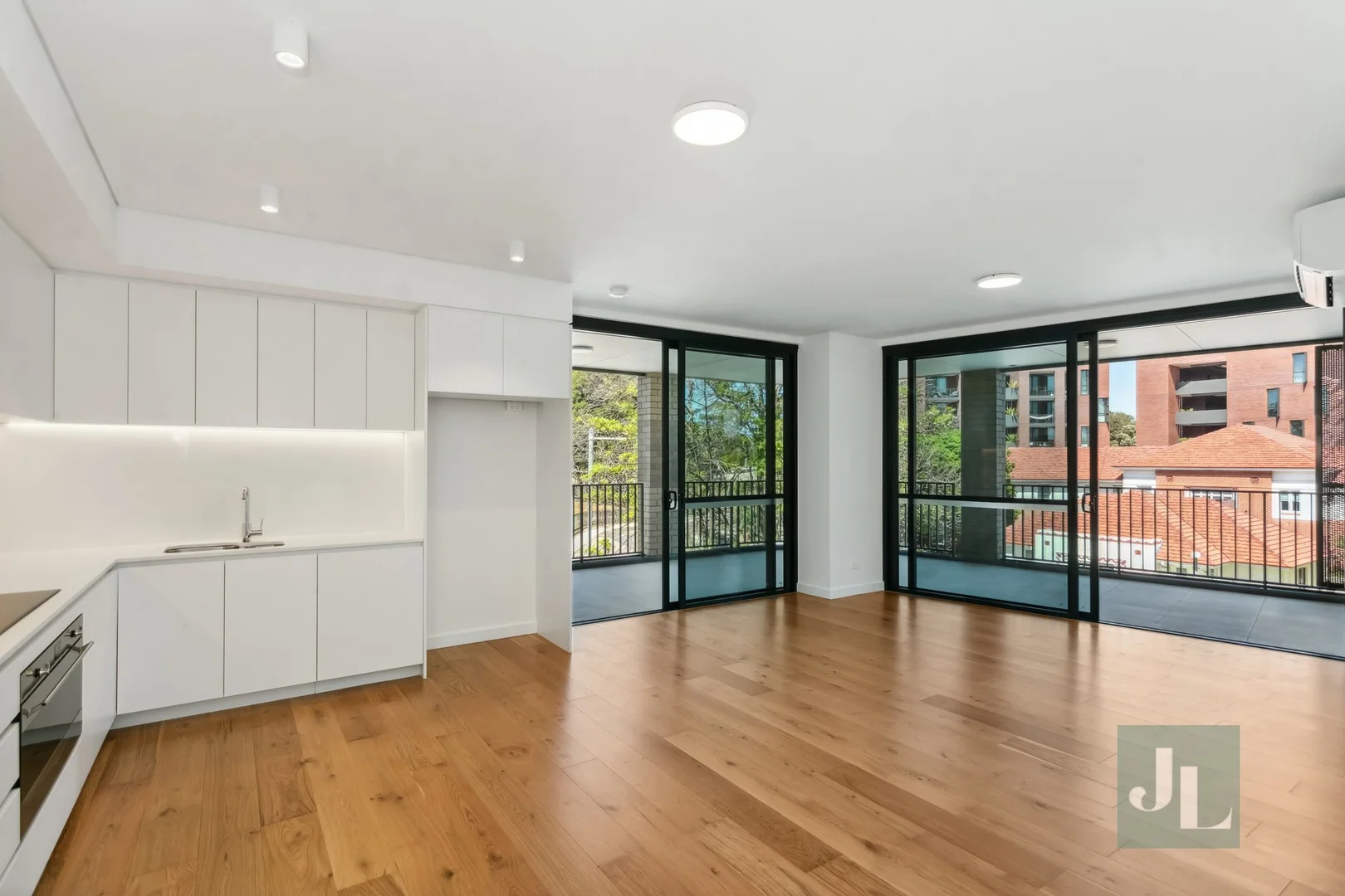 223/2 Thorburn Way (1/14)