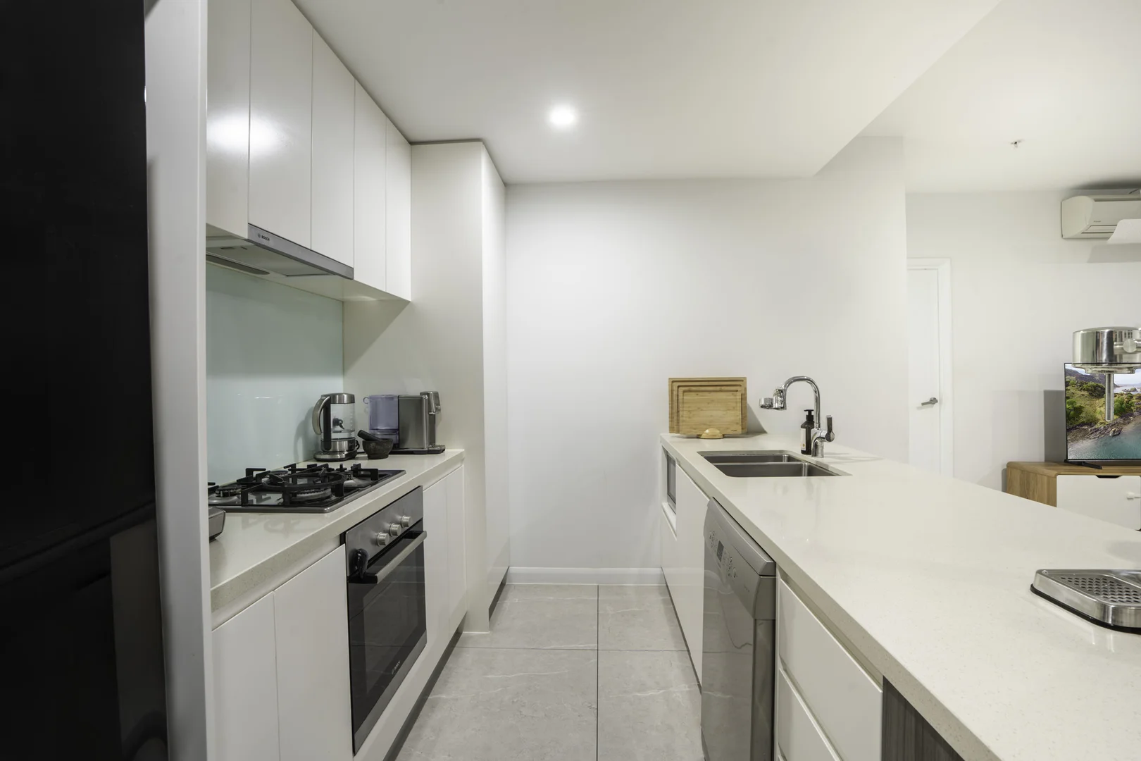 226/181 Clarence Road - Image 4