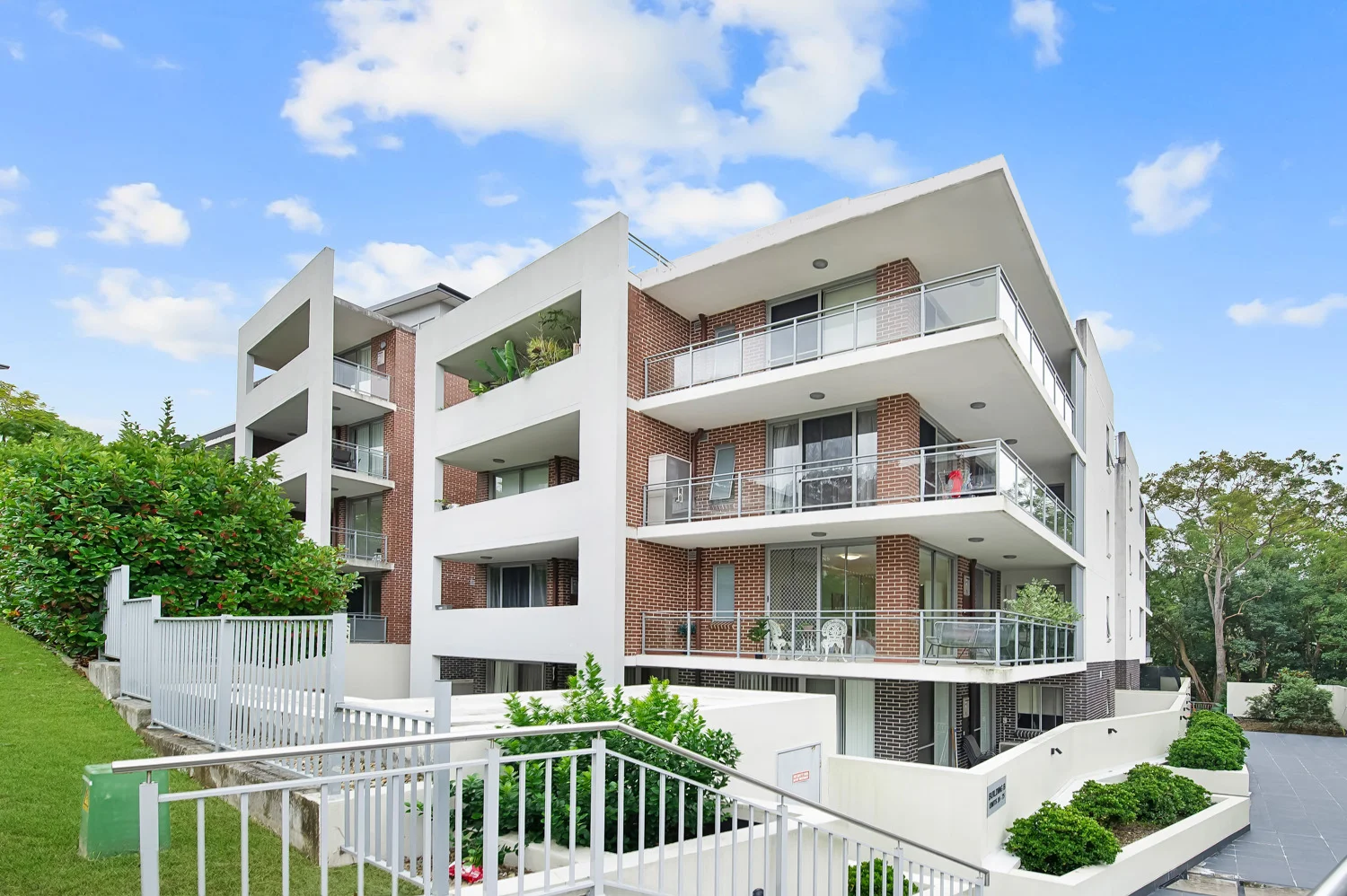 23/2-8 Belair Close (1/12)