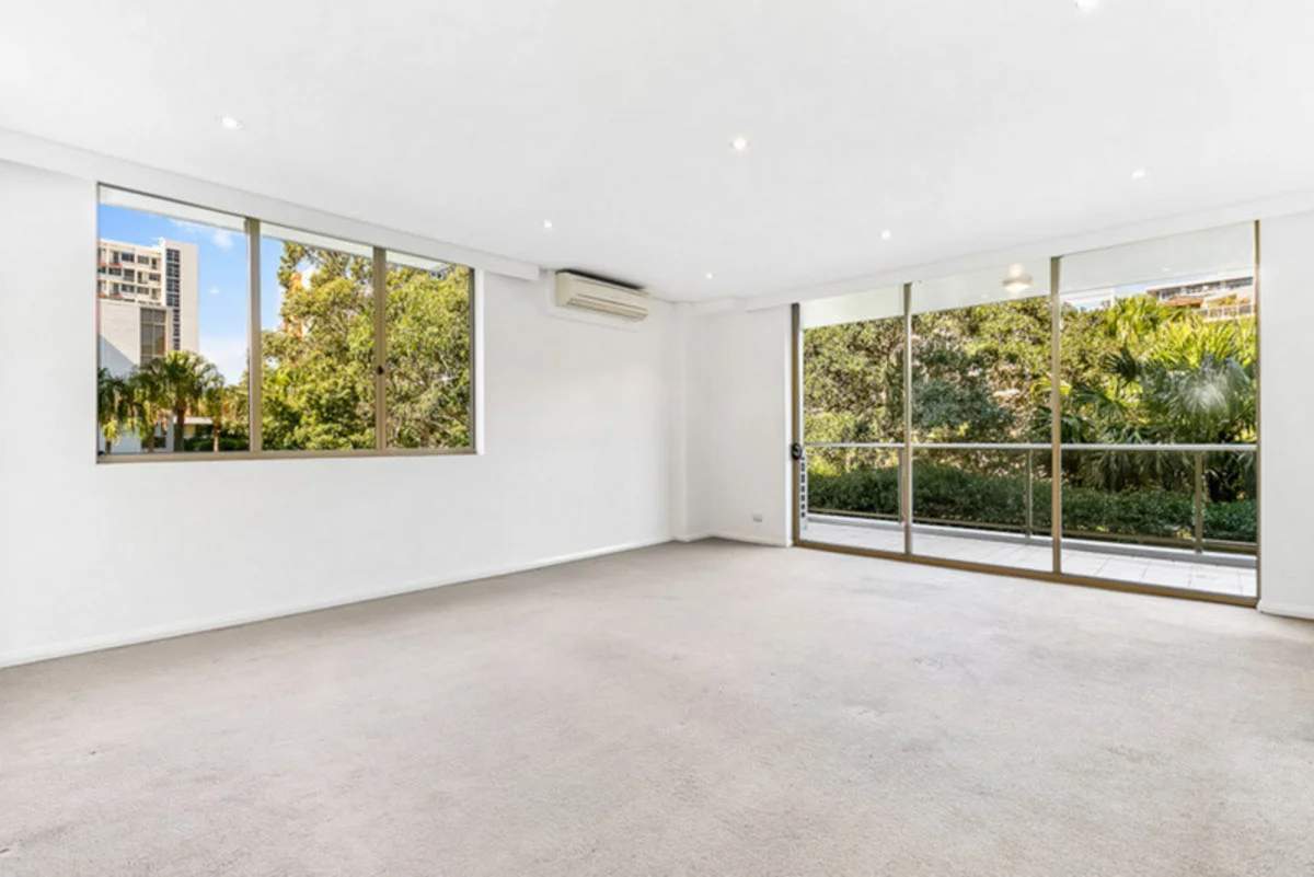 23/22 Crystal Street (1/8)