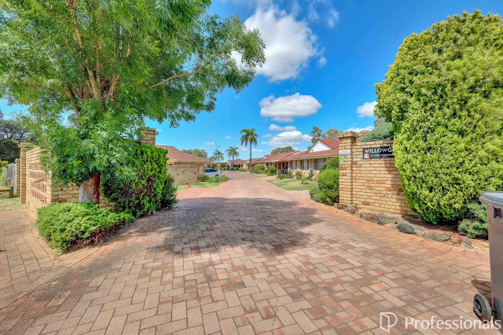 23/24 Southdown Place (1/27)