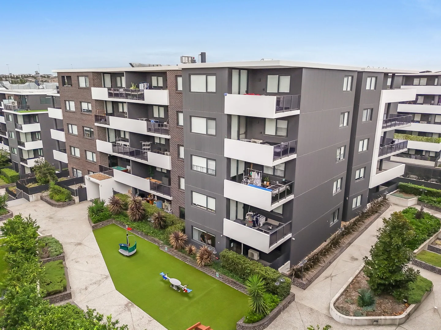 23/41 Manchester Drive (1/18)