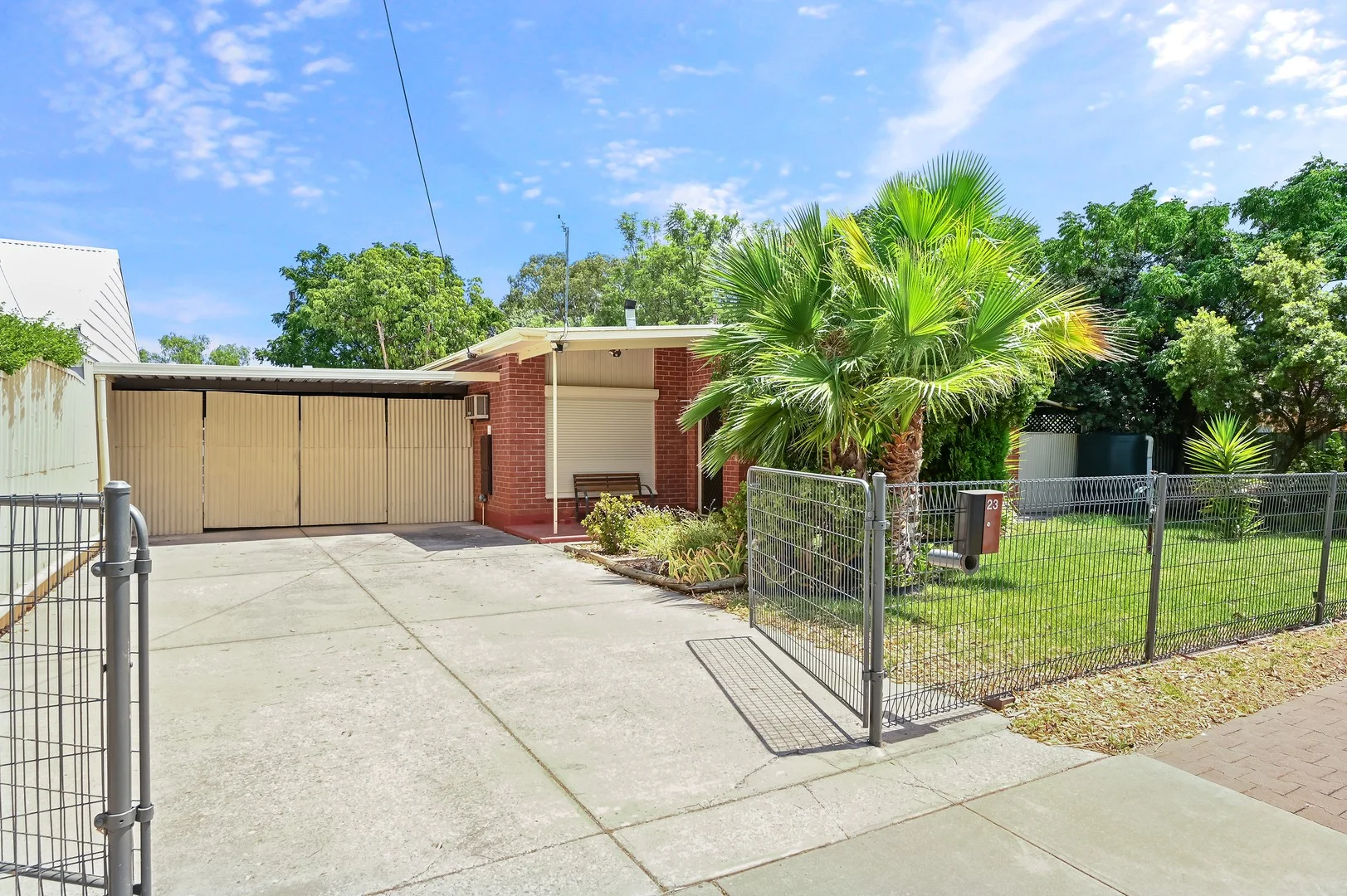 23 BARKER CRESCENT (1/22)
