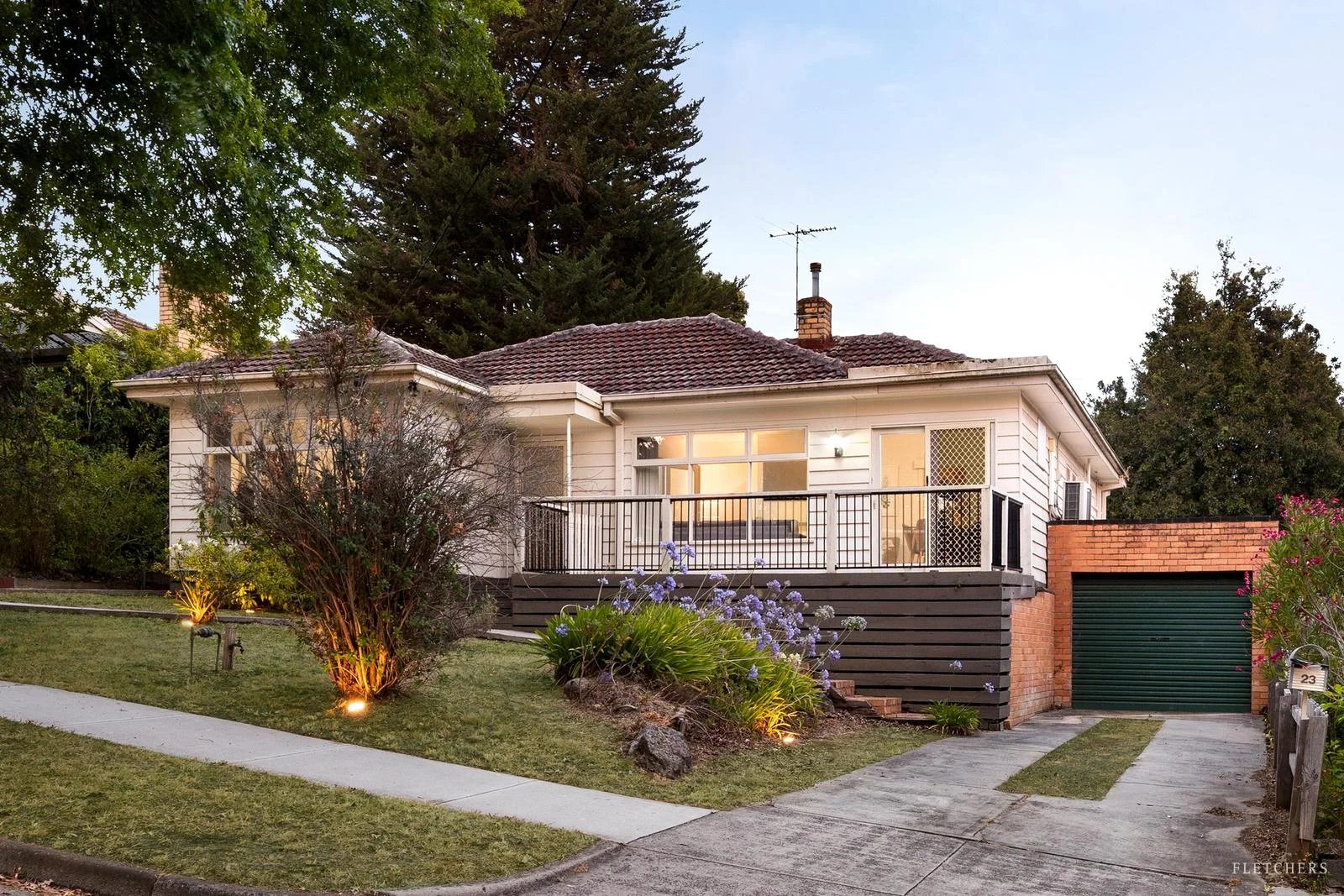 23 Garden Avenue (1/16)