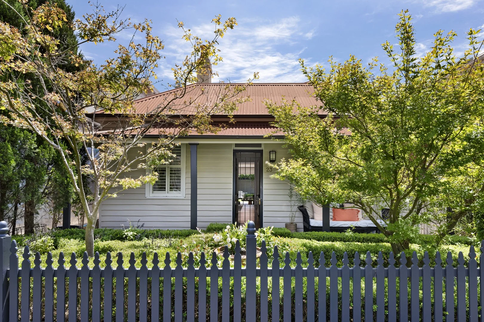 23 Llewellyn Street (1/1)