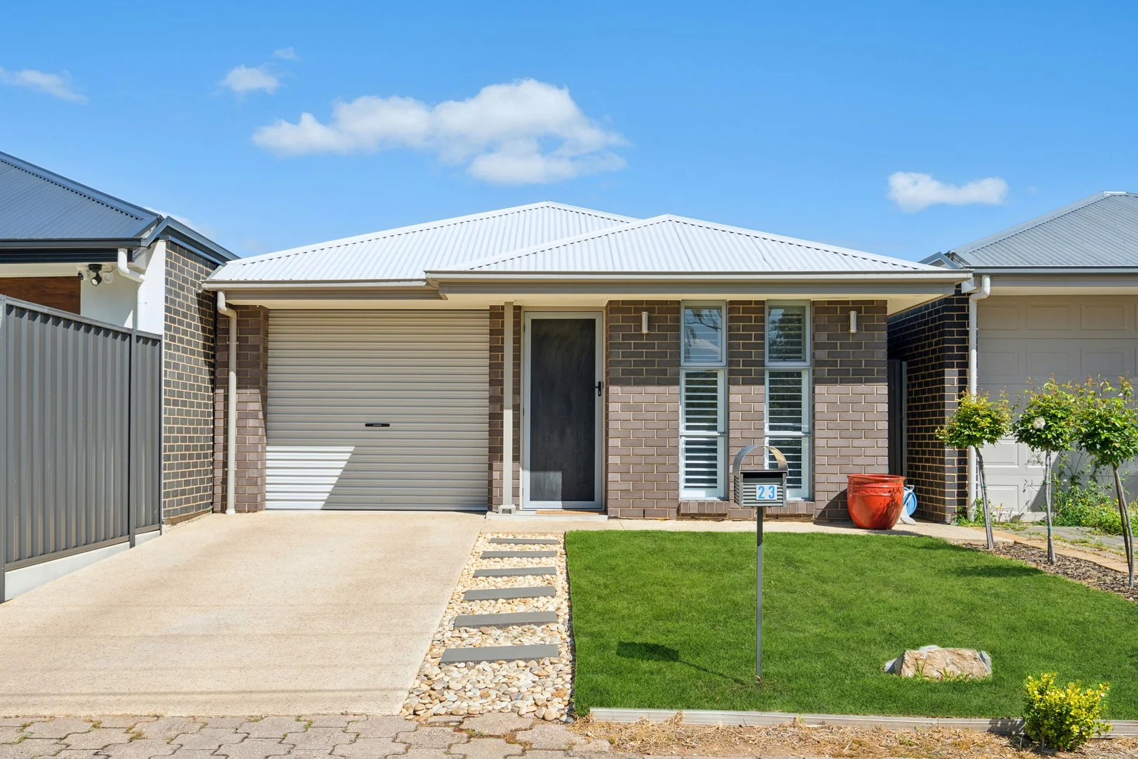 23 Thornton Road (1/17)
