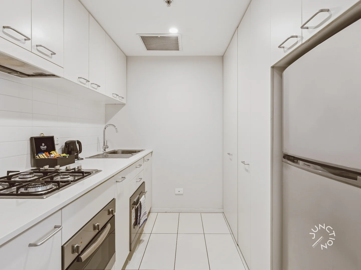 2302/127 Charlotte Street - Image 3