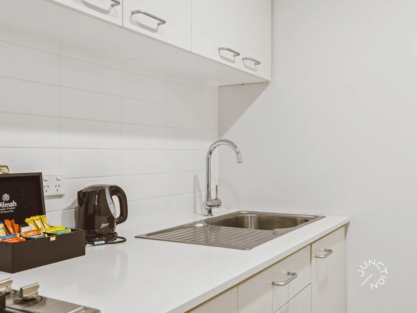 2302/127 Charlotte Street - Image 2