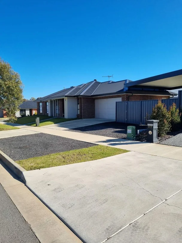 233 Brooklyn Drive (1/2)