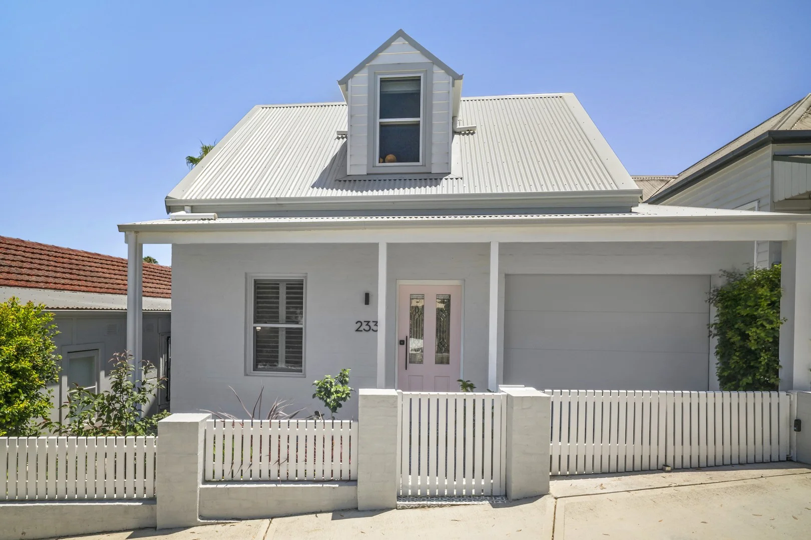 233 Evans Street (1/19)