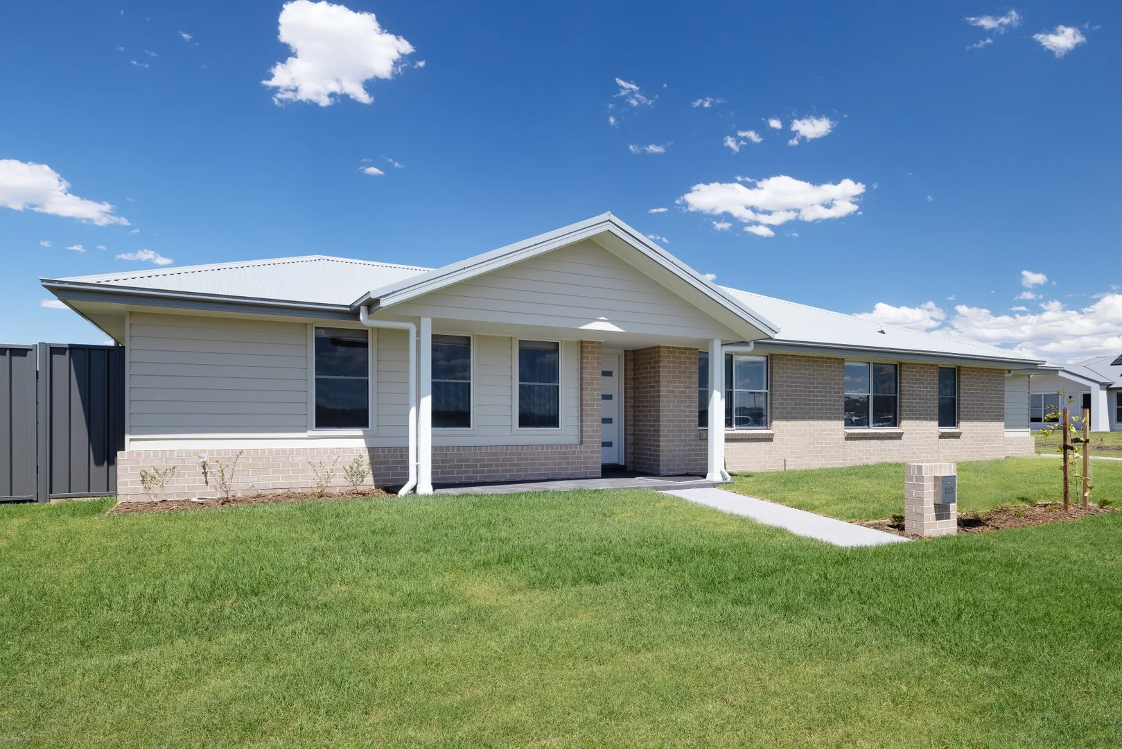 233 Robert Street (1/17)