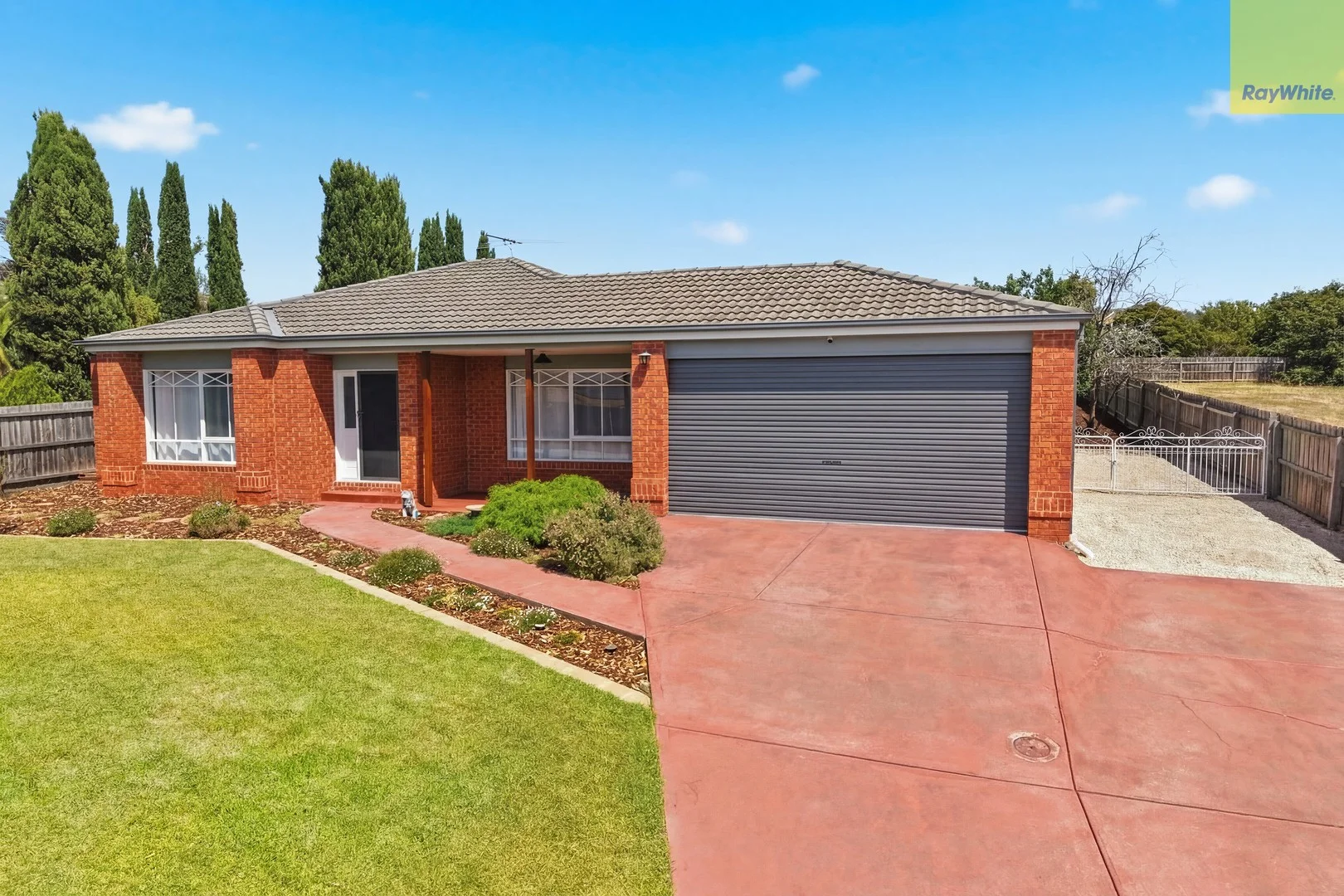 24 Cairns Drive (1/25)