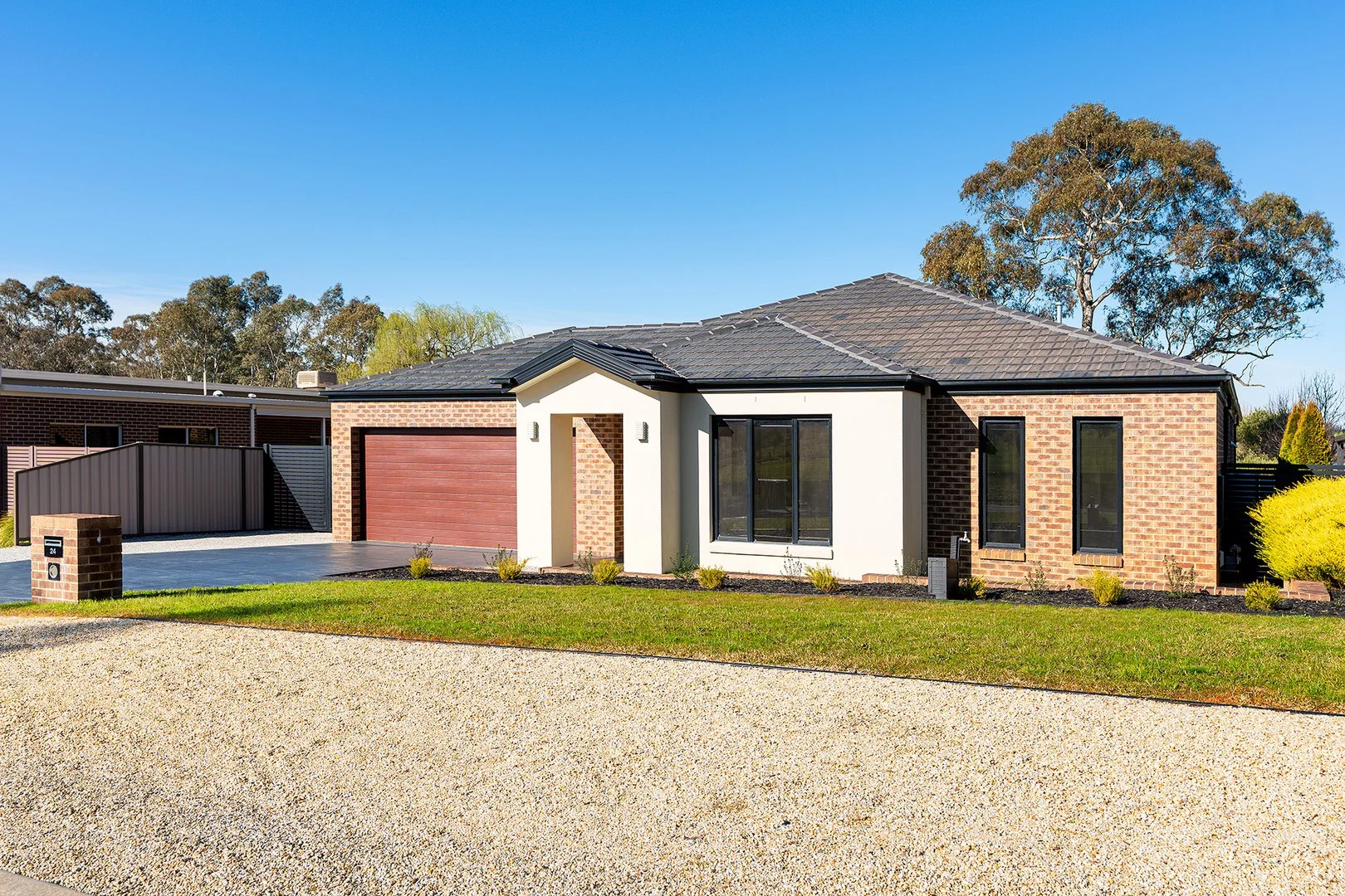 24 Chapmans Road (1/17)