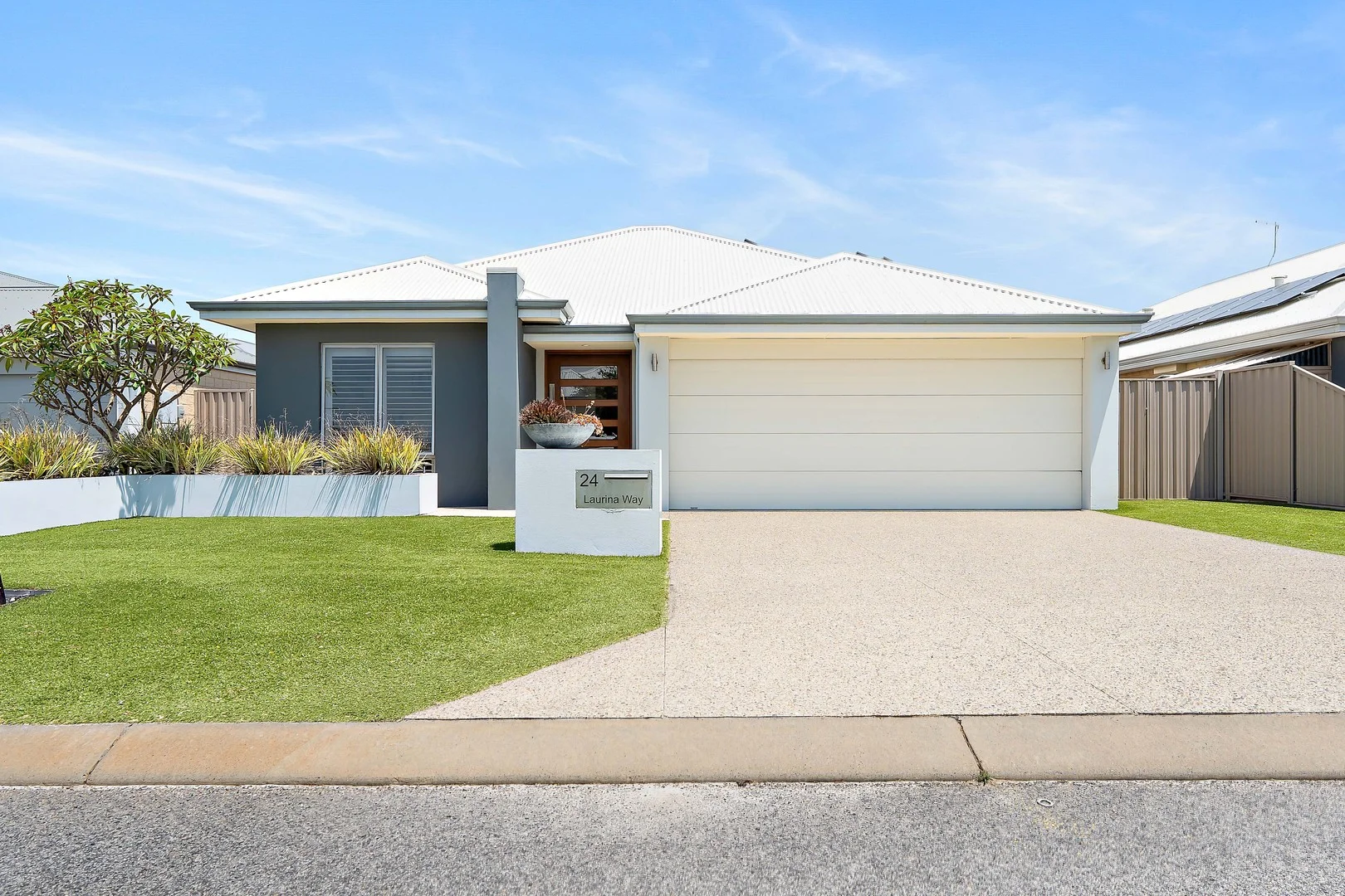 24 Laurina Way (1/17)