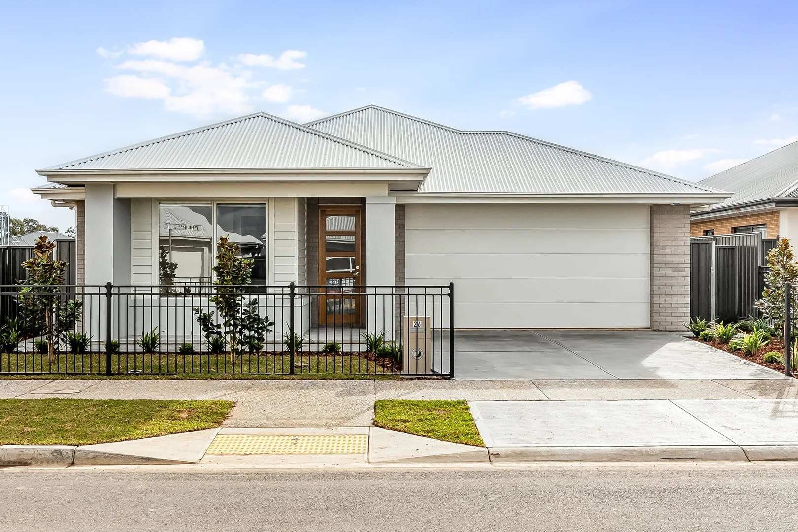 24 Mumford Crescent (1/20)