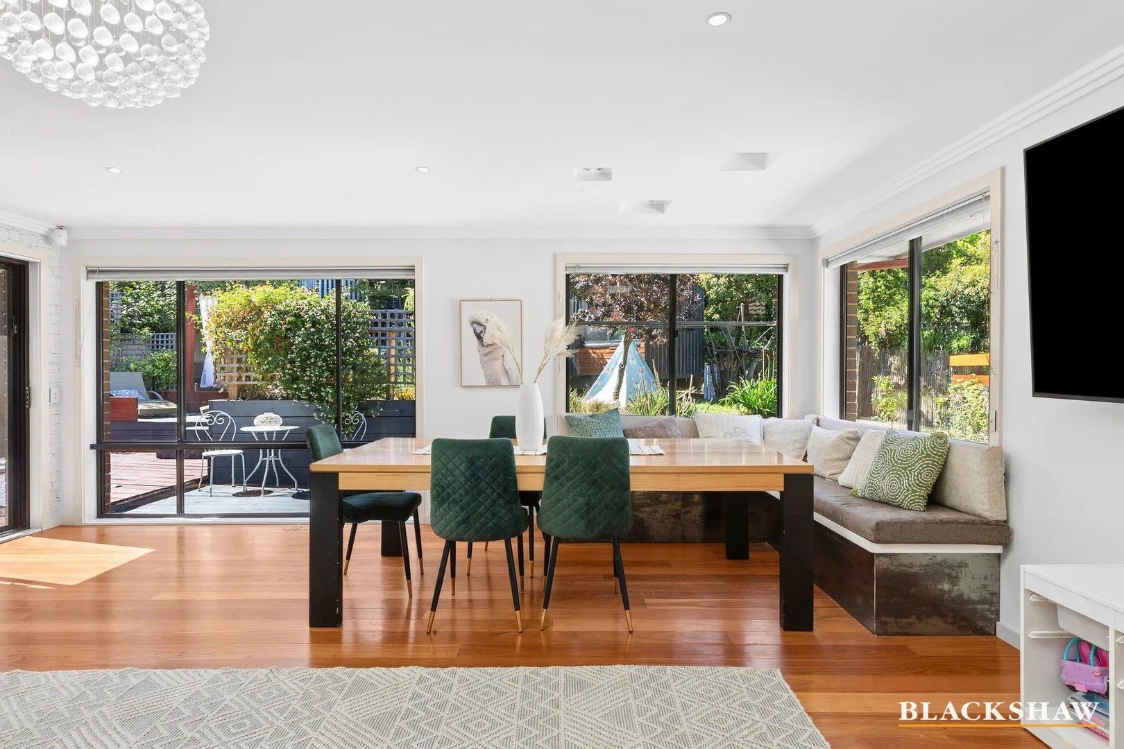 24 Saville Close (1/27)