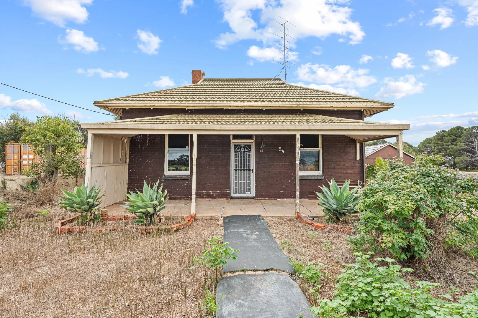 24 South Terrace East - Image 1