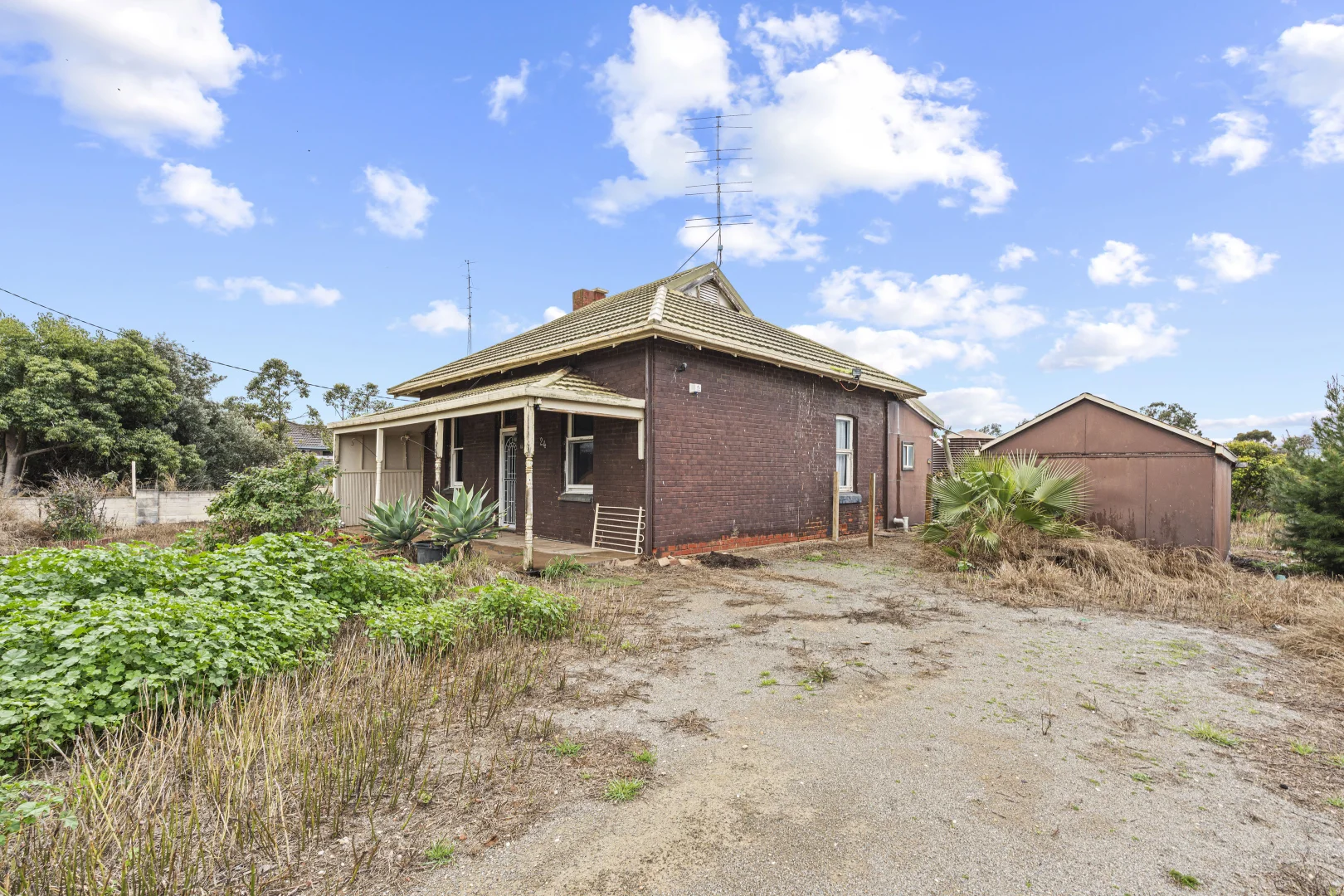 24 South Terrace East - Image 2
