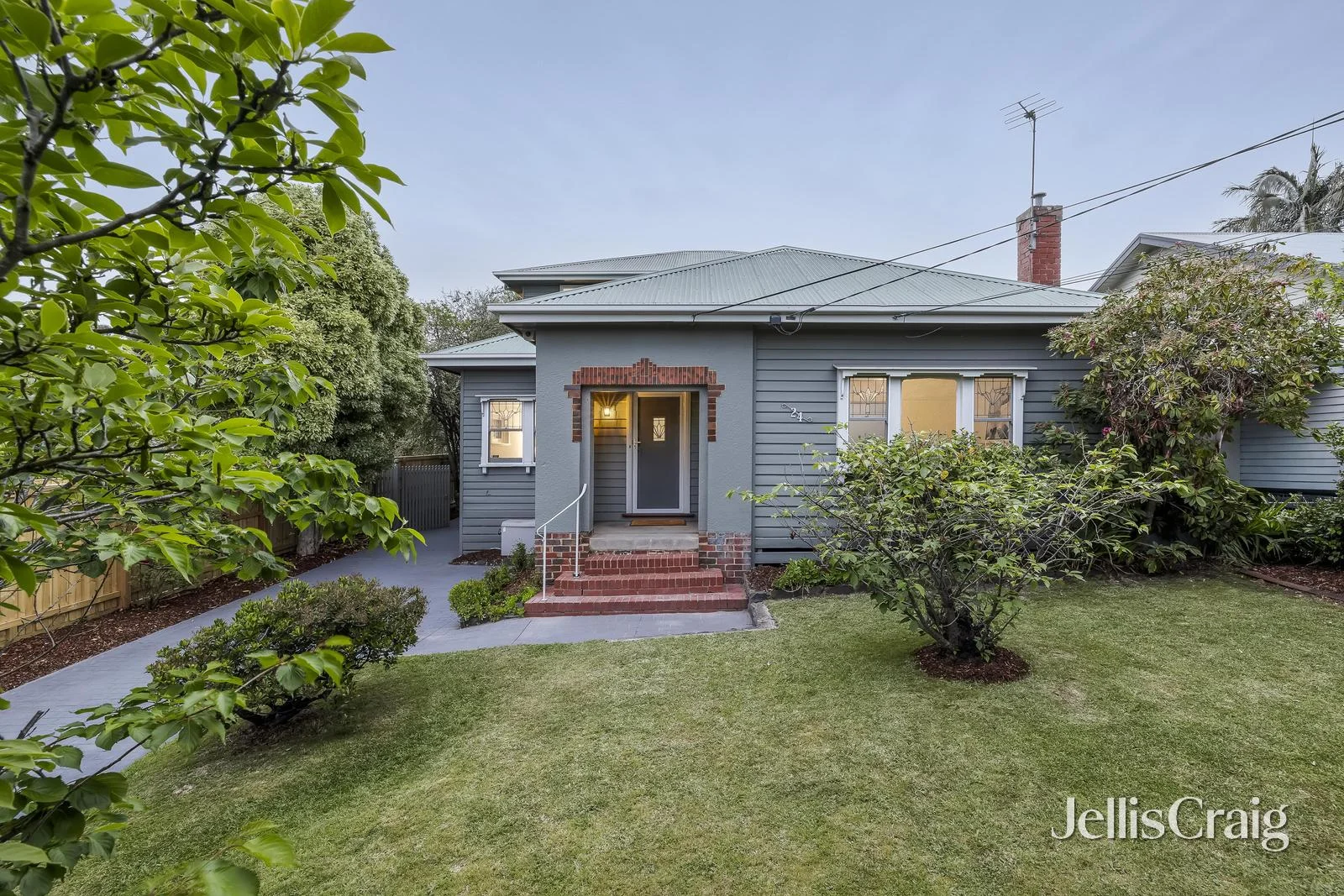 24 Wahroongaa Road (1/19)