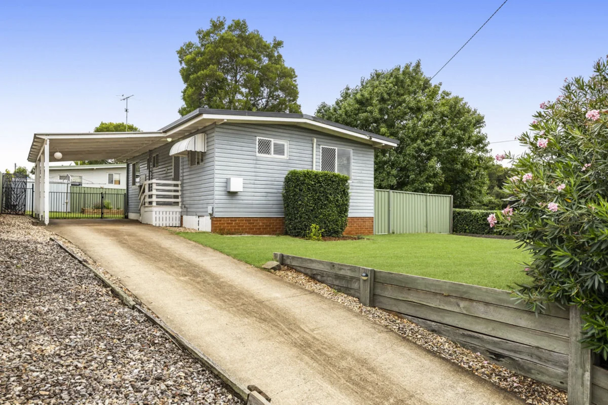 24 Waverley Street (1/12)