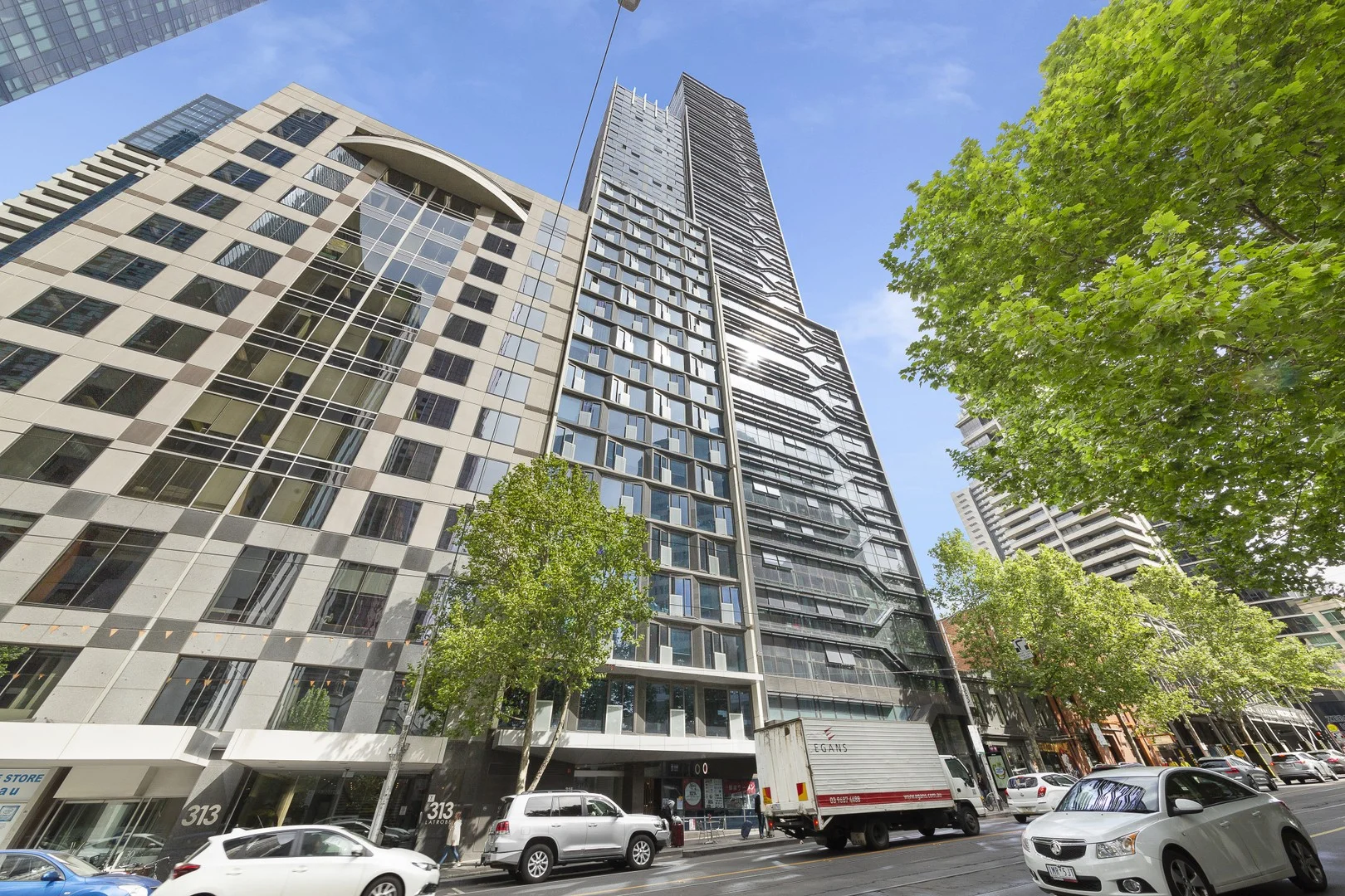 2402/315 La Trobe Street (1/1)