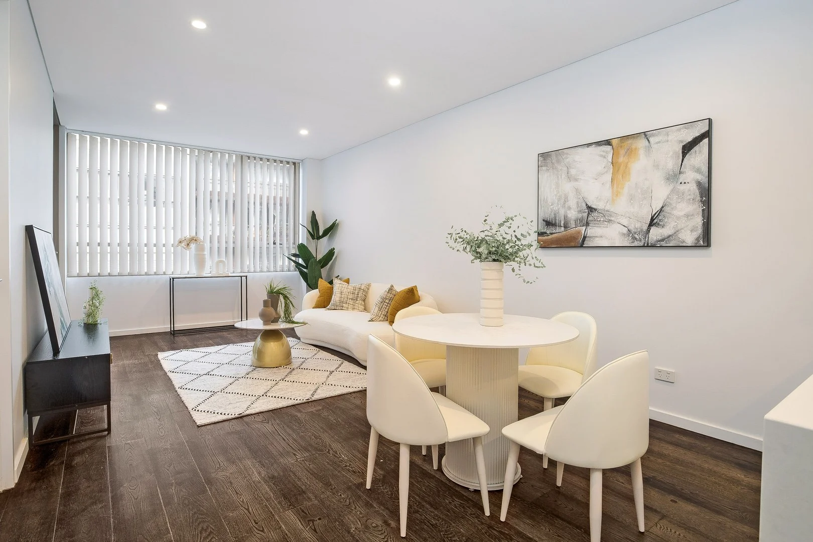 2411/2 Mentmore Avenue (1/11)
