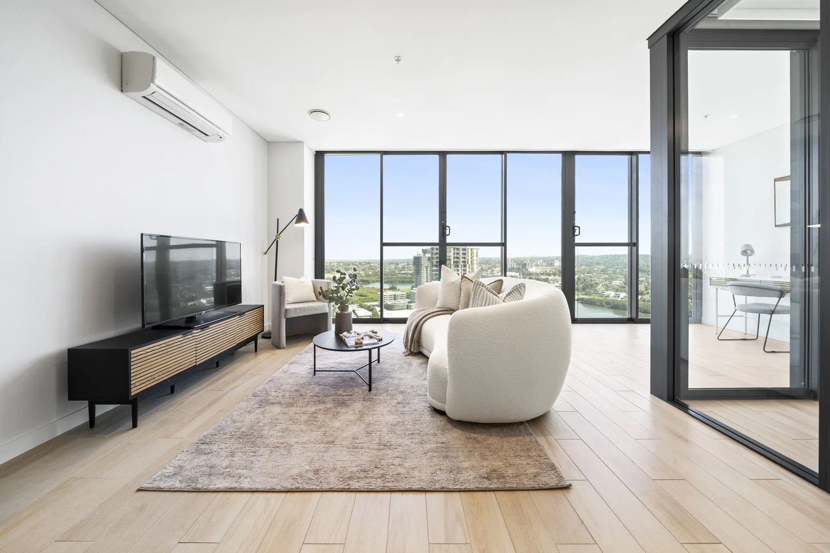 2413/11 Wentworth Place (1/16)