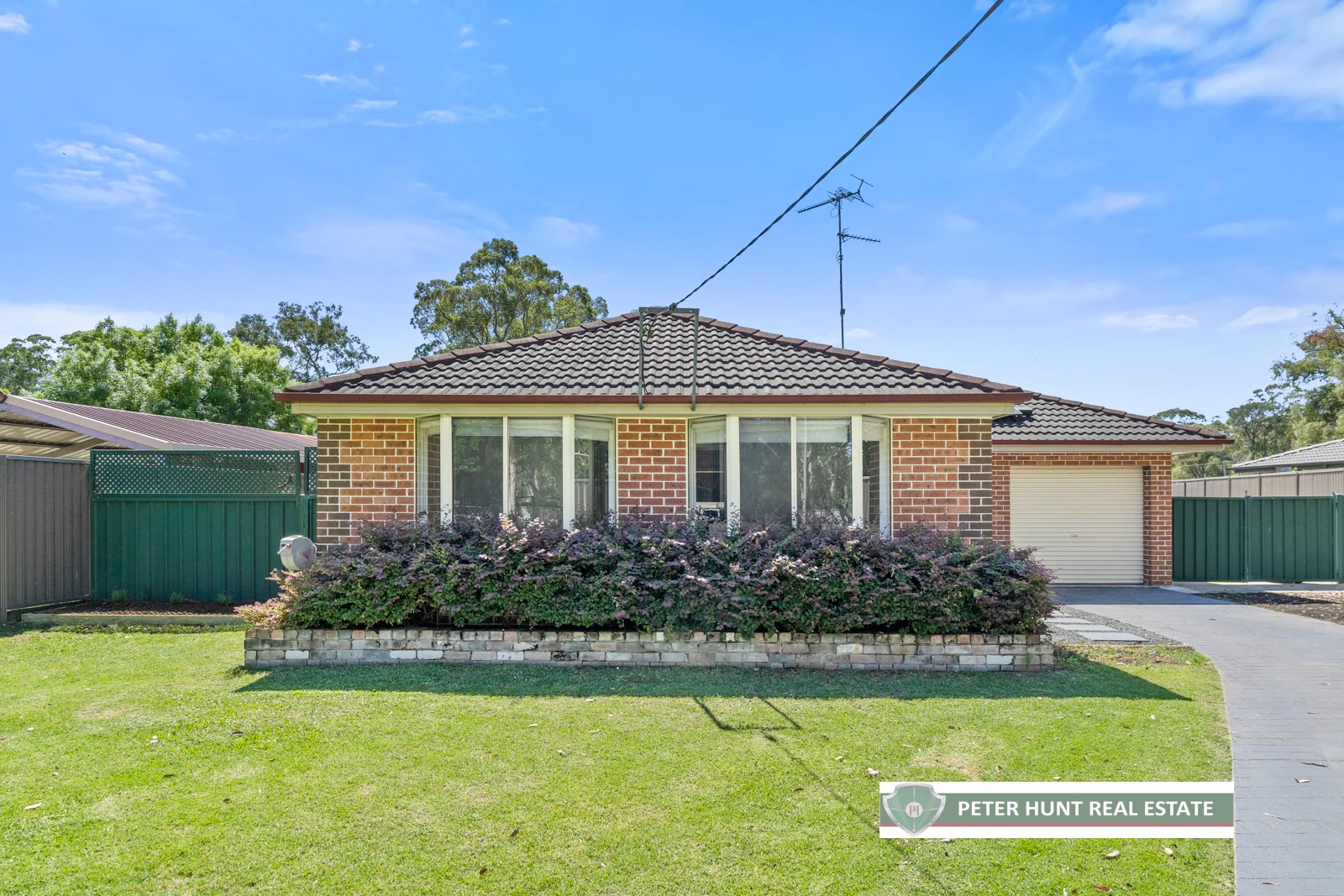 247 Thirlmere Way (1/15)