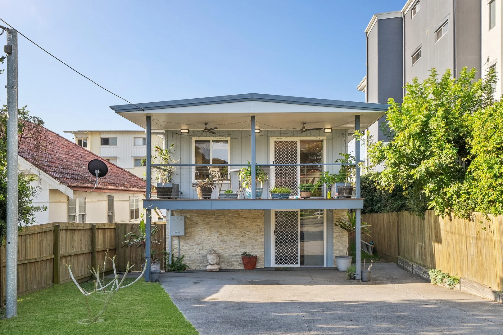 24a Dix Street (1/1)