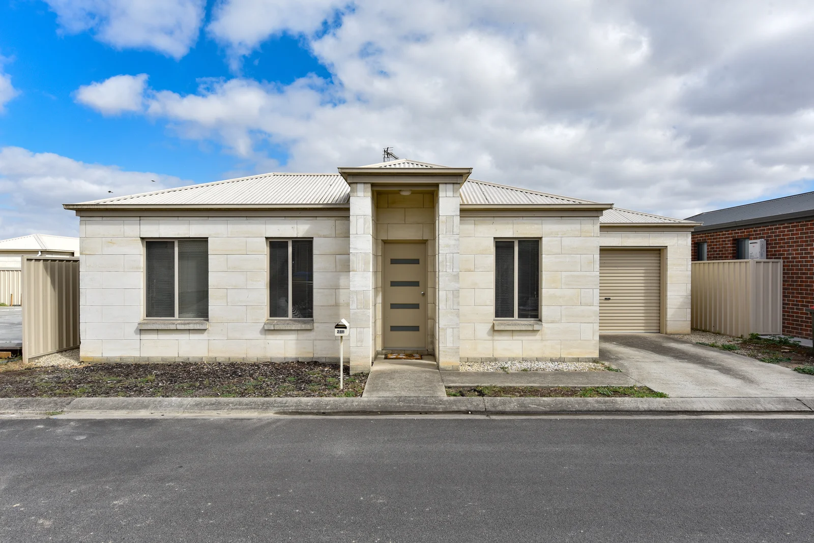 24B/184 Jubilee Highway West (1/10)
