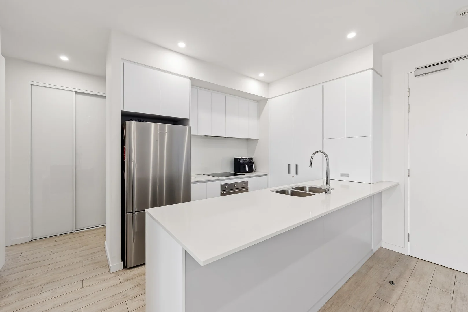 25/10 Hawksburn Road (1/32)