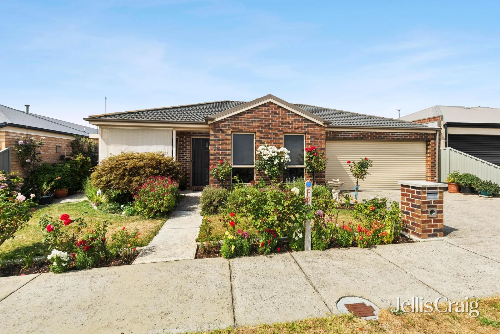 25 Ashwood Gardens (1/11)