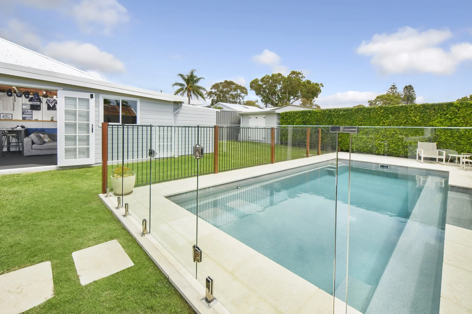 25 Burleigh Avenue (1/15)