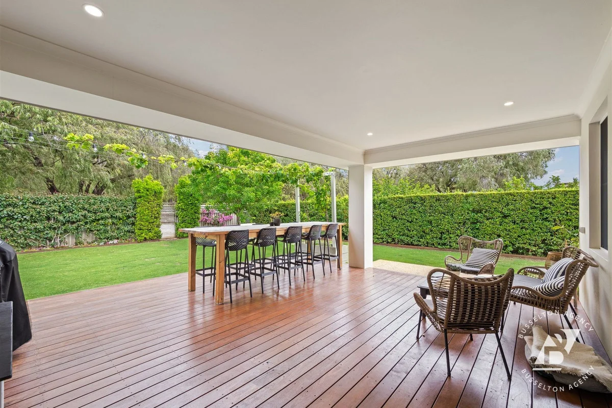 25 Davies Way (1/33)