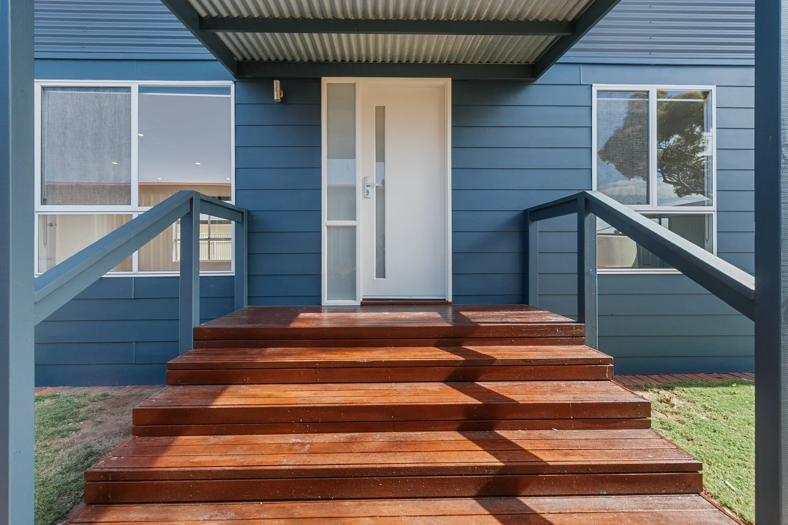 25 John Street (1/3)
