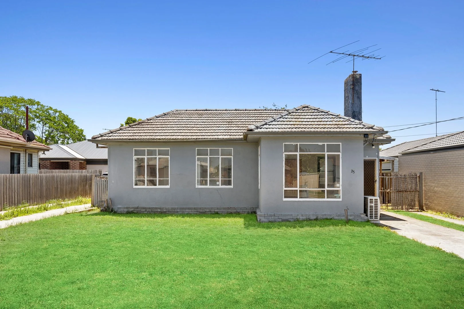 25 Pettitt Crescent (1/1)
