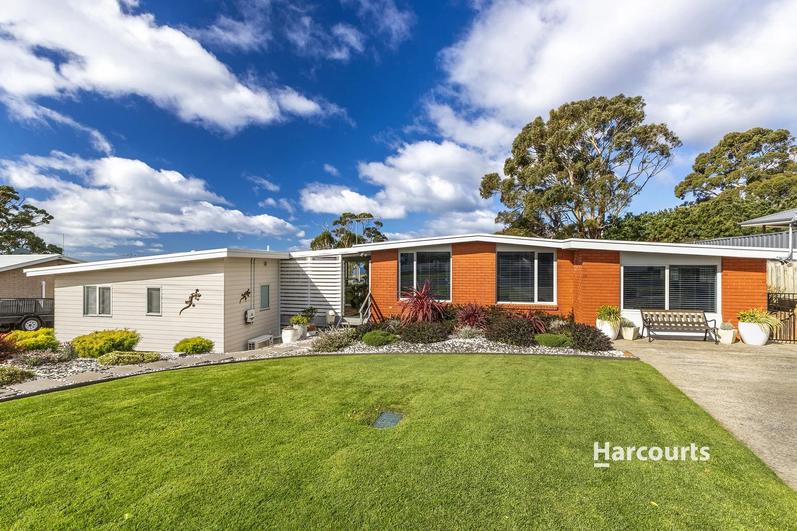 25 Pineleigh Street (1/3)