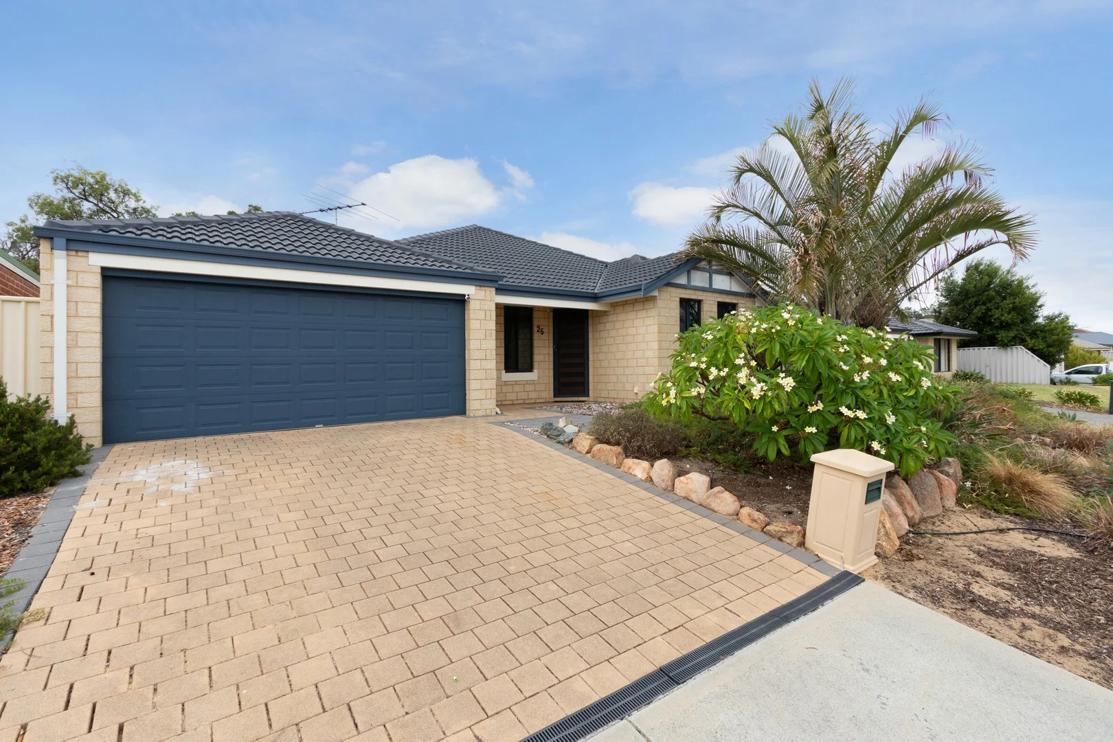 25 Stokesay Street (1/16)