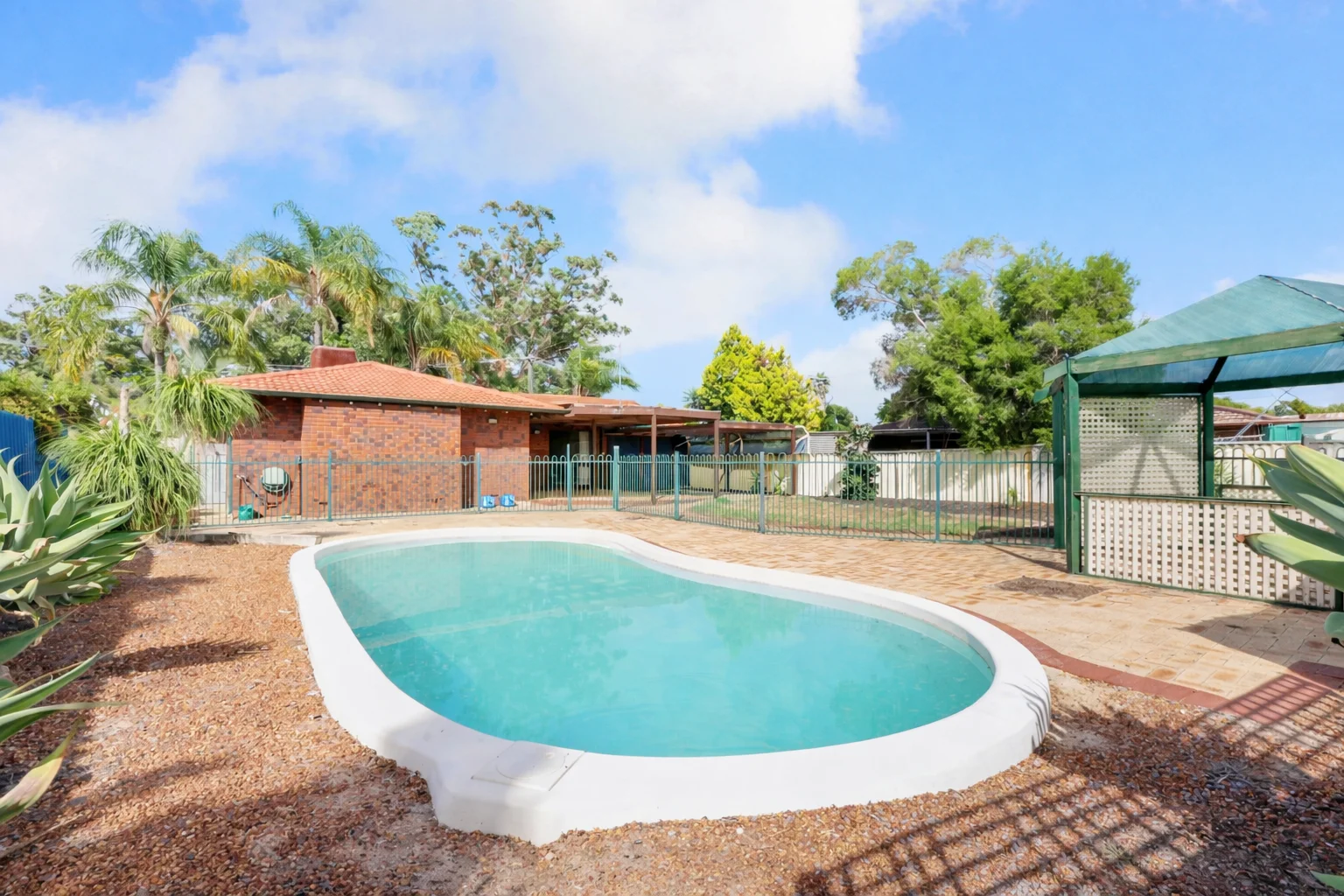 26 Menzies Place (1/28)